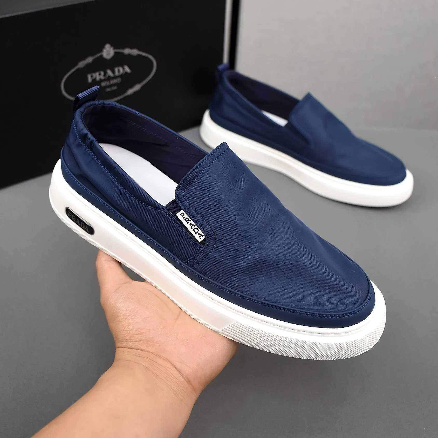PP380❣️❣️❣️Prada breathable cloth shoes, the upper is made of comfortable and breathable fabric, and the ultra-light soft foam outsole. Men's size 39-44.